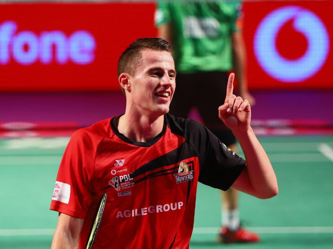 Miljoenen mensen in India kennen zijn naam, maar in Nederland hebben vermoedelijk nog niet veel mensen gehoord van de 23-jarige Mark Caljouw. De Arnhemse badmintonner beleefde de voorbije weken een bizarre tijd toen hij deelnam aan de Premier Badminton League in India. Een lucratieve competitie waar de beste badminton-spelers van de wereld hun kunsten vertonen.